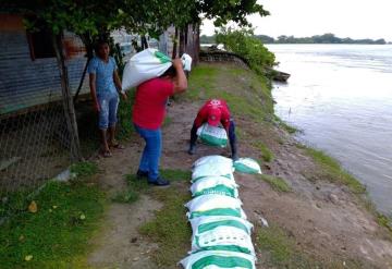 Familias temen que sus casas se vayan al fondo del Usumacinta