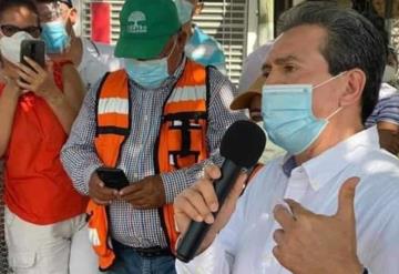 Diálogo abierto con habitantes del fraccionamiento Lagunas II; el  alcalde Evaristo Hernández Cruz