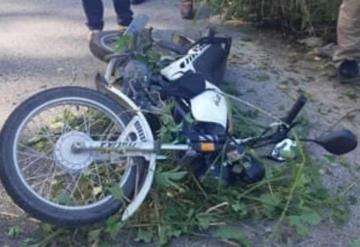 Moto mandado se accidenta al evitar que una bolsa con hielo se le callera