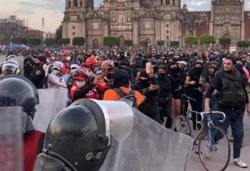 Marcha feminista deja 43 lesionadas; 23 son policías