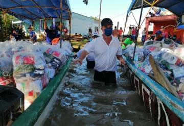 Entregan despensas en Tenosique; un cuarto de la población se encuentra inundada