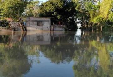 Brigadas municipales continúan llevando por tierra y agua apoyo humanitario a Tenosique