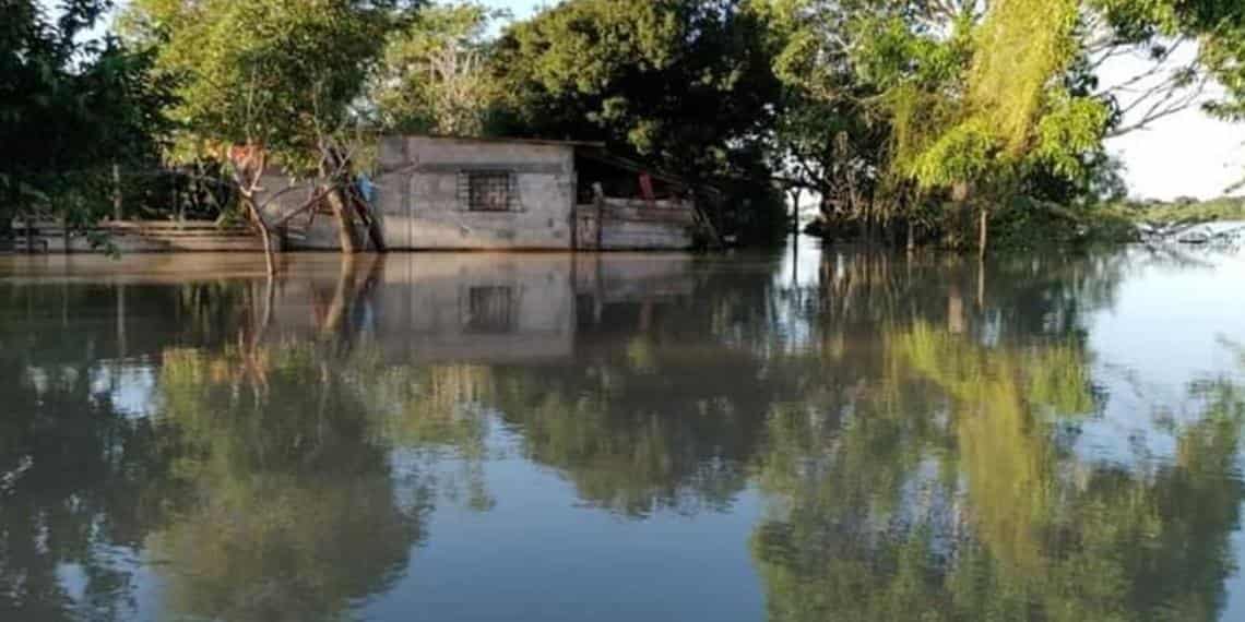 Brigadas municipales continúan llevando por tierra y agua apoyo humanitario a Tenosique