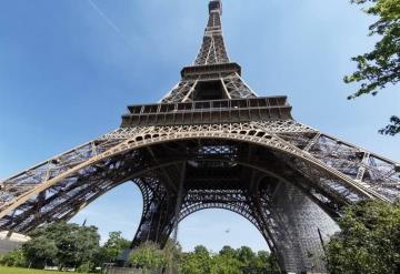 Subastan un tramo de escalera de la Torre Eiffel; este fue su precio