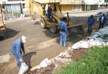 Retiran costalera del Malecón Carlos A. Madrazo