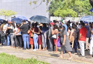 Apoyos a damnificados se otorgan por la primera letra del apellido paterno en sedes de Villahermosa