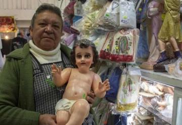 Con careta y cubreboca visten al Niño Dios Covid