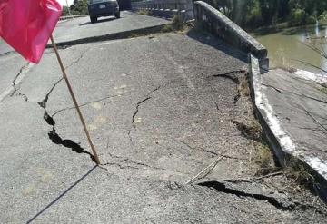 Se hunde cinta asfáltica del puente San Pedro en carretera Jonuta-Frontera