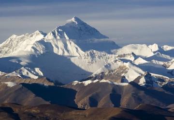 Encuentran en nieve del Everest restos de químicos peligrosos