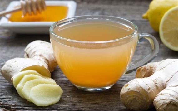 ¿Síntomas de resfriado? Este té de jengibre y miel podría ayudarte