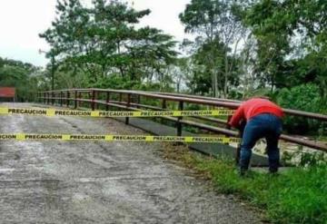 Puente de Puyacatengo presenta daños estructurales