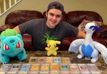 Joven vende su colección de Cartas de Pokémon para poder pagar su matricula universitaria