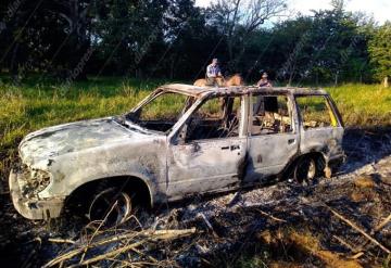 Hallan dos cuerpos calcinados en la carretera Zapata-Tenosique