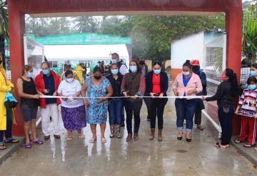 Inauguran barda perimetral de la escuela primaria Dalia Gómez de A en Comalcalco