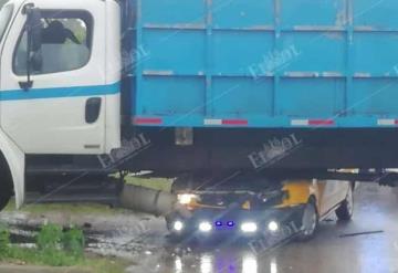 Aparatoso accidente sobre la  Villahermosa-Teapa