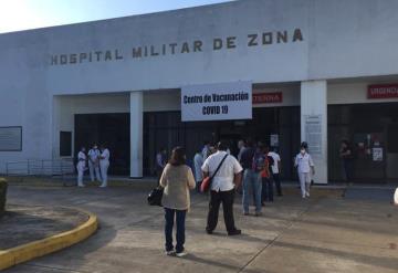 Arranca vacunación del personal médico del Hospital Militar