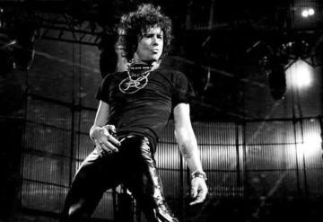 Aunque se había resistido, Enrique Bunbury decidió hacer un concierto online