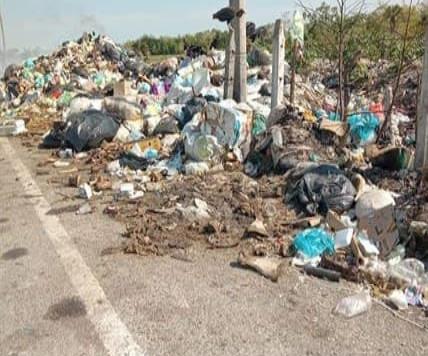 Carretera interestatal convertida en basurero Publico