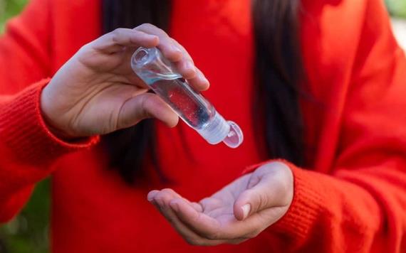 Familia de mujer que bebió gel antibacterial demanda al fabricante
