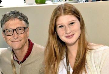 Hija de Bill Gates se vacuna contra covid-19