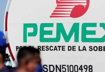 Por decreto reducen carga fiscal de Pemex