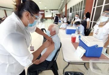 Cumplen en Cunduacán a ‘abuelitos’; culmina jornada de vacunación