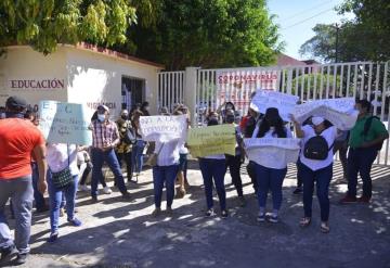 Bloquean parcialmente la Av. Méndez