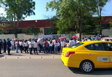 Docentes se manifiestan en la Setab