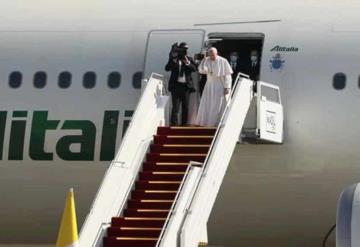 Papa de vuelta a Roma tras visita relámpago en Irak