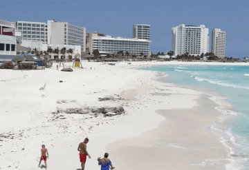 Se contagian 44 jóvenes argentinos de COVID-19 tras viaje a Cancún