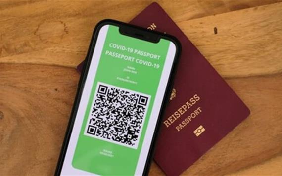 Estado lanza el primer Pasaporte Covid de EU para entrar a eventos