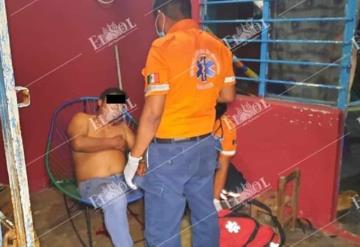 Hombre termino apuñalado y asaltado en las puertas de su casa