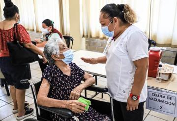 Se registra en el municipio de Comalcalco gran afluencia de Adultos Mayores: Ultimo día de vacunación