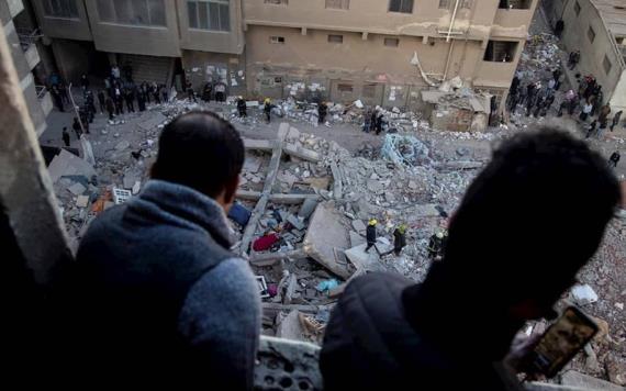 Mueren 23 personas al colapsar edificio en Egipto