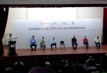 Entregan 44 títulos de propiedad en Huimanguillo 