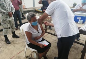 Abuelitos de Jalapa reciben segunda dosis de vacuna contra el COVID-19