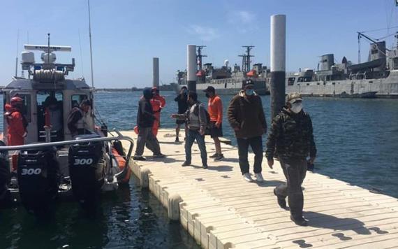 Semar rescata a 13 personas a la deriva en aguas de Baja California