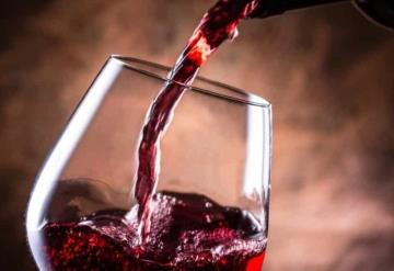 Ácido en vino podría funcionar como terapia anti-COVID