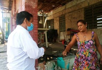 Miguel Vera, recorrió casa por casa en la colonia Atasta