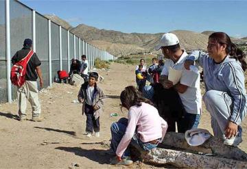 Extiende restricciones en frontera norte y sur: México