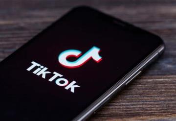 Demandan a TikTok en Reino Unido por recopilar datos de menores