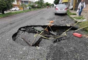 Más de 10 socavones se han detectado en la colonia Indeco