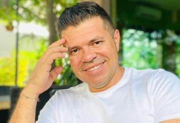 Exvocalista de La Arrolladora Banda Limón vende comida a domicilio por crisis económica