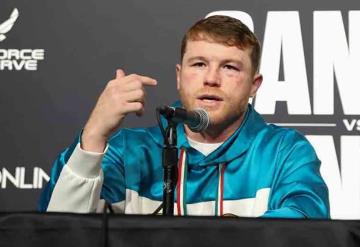 Canelo Álvarez saca a campeón mundial de rueda de prensa