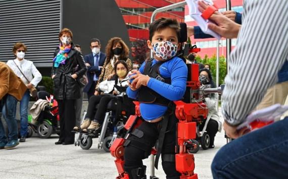 Primer exoesqueleto pediátrico para niños con parálisis