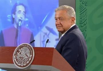 ¿Por qué AMLO puso ‘Disculpe el señor’ de Joan Manuel Serrat en la mañanera?