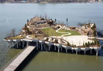 Manhattan tiene nuevo atractivo Parque flotante sobre el río Hudson