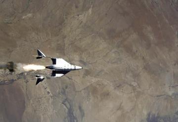 Nave tripulada de Virgin Galactic hace su primer vuelo de prueba