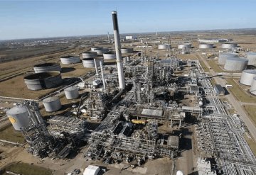 Comprará Pemex refinería a Shell, se ubica en Houston, Texas