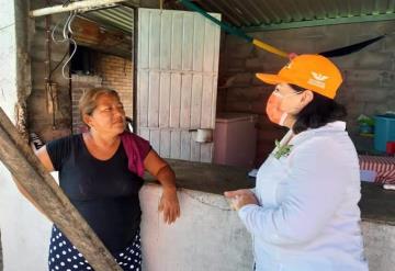 Ana Bertha Vidal Fócil continua con caminatas por Centro